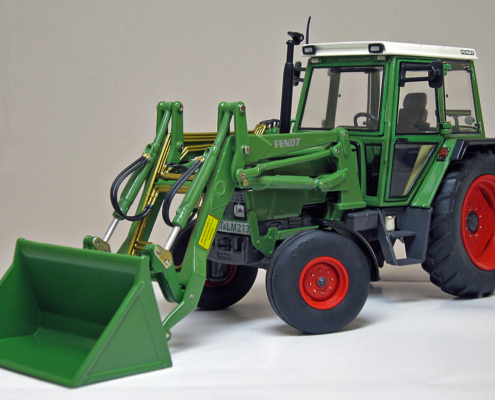 Fendt Favorit 306LS miniatuurtractor met voorlader