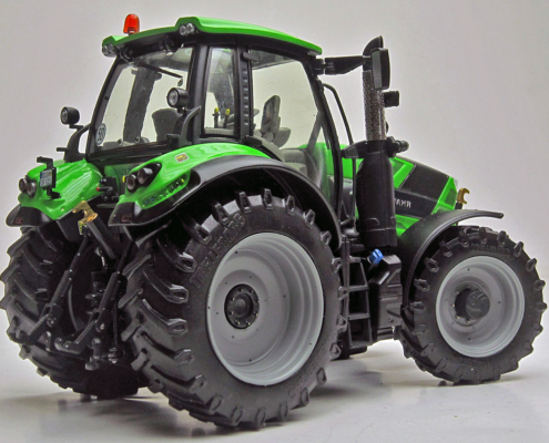 Deutz-Fahr 6165 TTV Warrior miniatuurmodel in schaal 1:32 van het merk weise toys