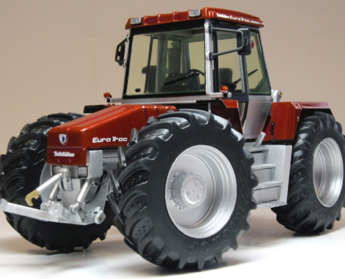 Schlüter Euro Trac 1900 LS miniatuurtractor in schaal 1:32 van het merk weise toys