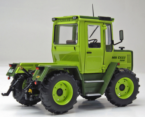 MB-trac 700 (W440) in miniatuur model in schaal 1:32 van het merk weise toys