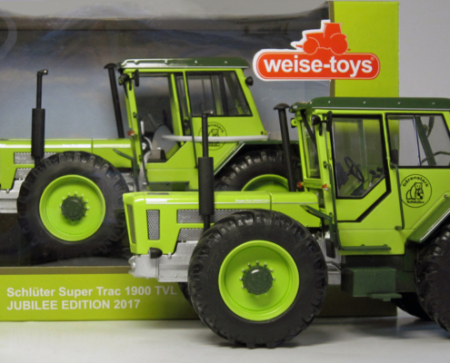 Schlüter Super Trac 1900 TVL anniversary model in schaal 1:32 van het mer weise toys