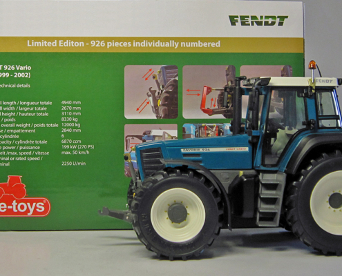FENDT Favorit 926 Vario (1. Gen.) Vorführschlepper in schaal 1:32 van het merk weise toys