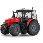 Een rode Same Virtus 135 RVshift miniatuur tractor in schaal 1:32 van het merk Weise Toys