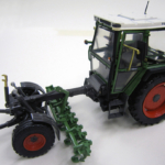 FENDT tool carrier 360 GT – version with beet hoe in scale 1:32 from weise toys