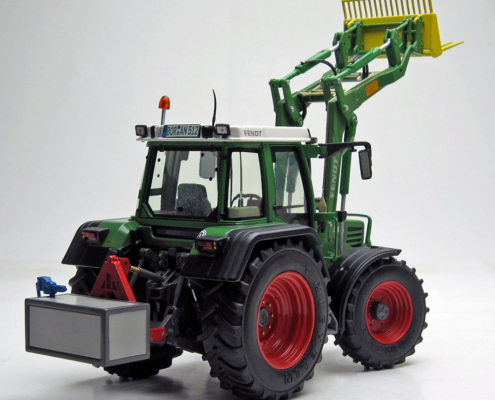 FENDT Favorit 510 C with Frontloader miniatuur models in schaal 1:32 van het merk weise toys