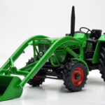 DEUTZ D 52 06 A miniatuurtractor met voorlader in schaal 1:32 van het merk weise toys