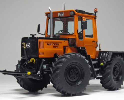 MB-trac 1100 (W441) Communal miniatuurtractor in schaal 1:32 van het merk weise toys