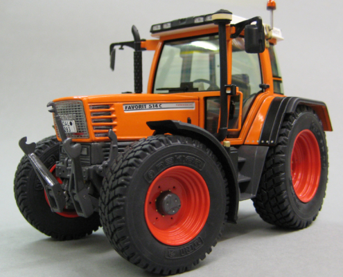 Fendt Favorit 514C Communal miniatuurtractor in schaal 1:32 van het merk weise Toys